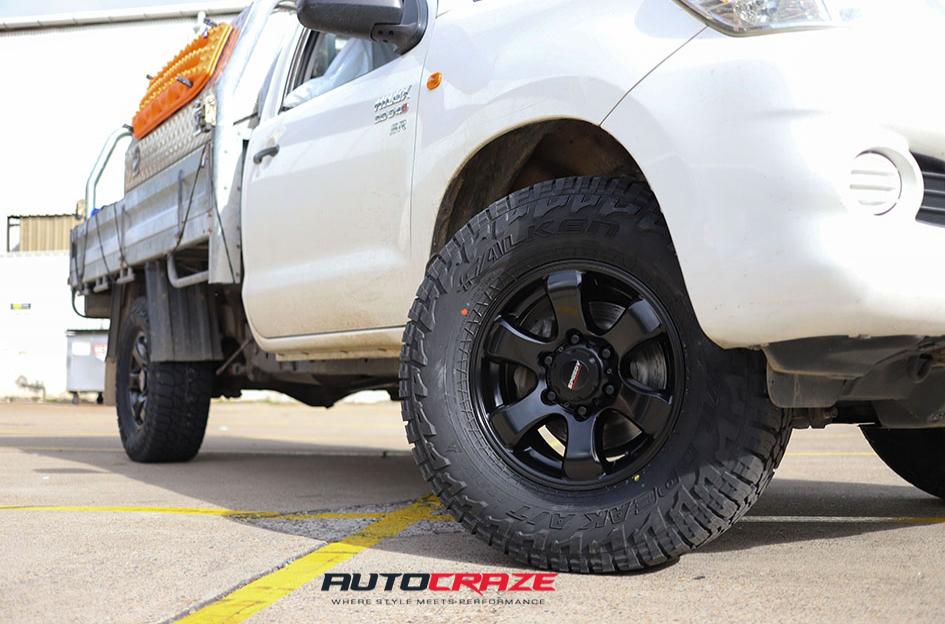 TOYOTA HILUX N70 4WD GRANDE SATIN BLACK